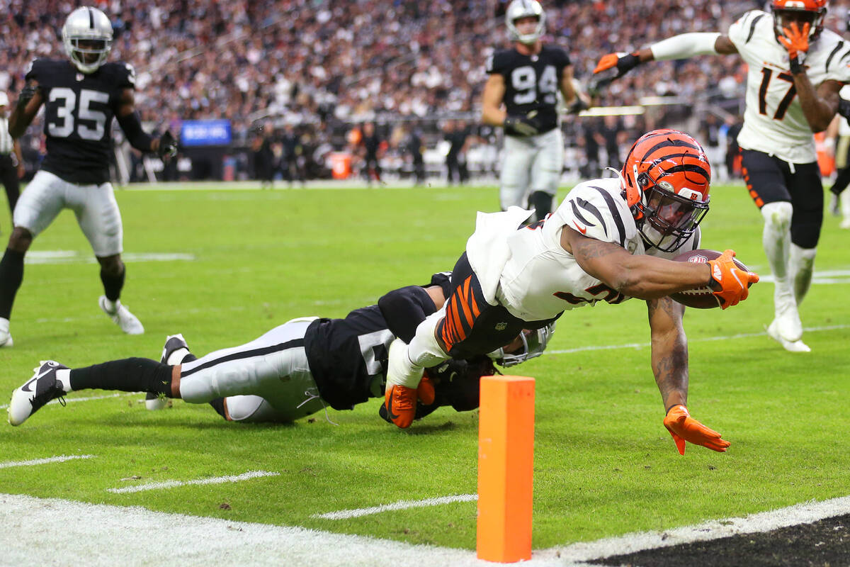 Cincinnati Bengals running back Joe Mixon (28) dives for a touchdown as he is tackled by Raider ...