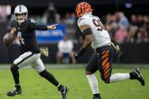 Raiders quarterback Derek Carr (4) directs traffic with Cincinnati Bengals defensive tackle Tyl ...