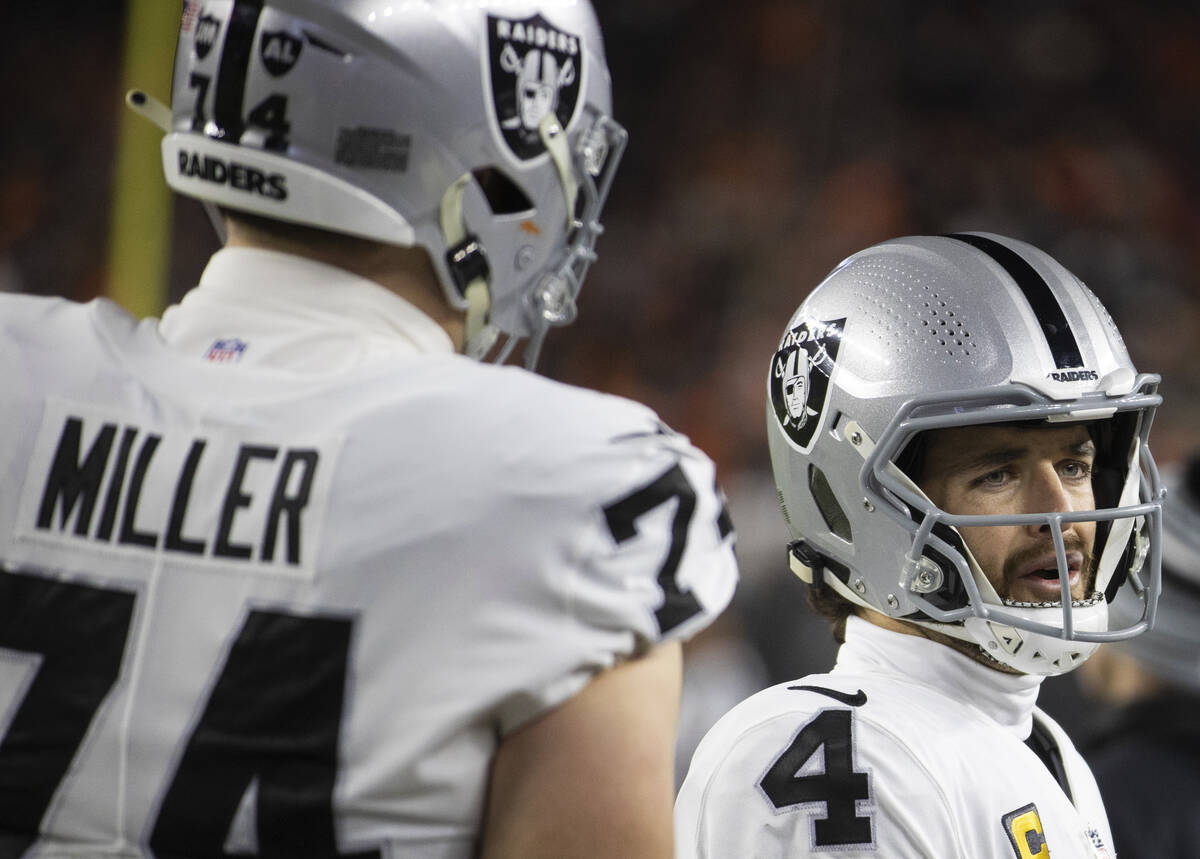 Raiders quarterback Derek Carr (4) shows his frustration on the sideline in the second half dur ...