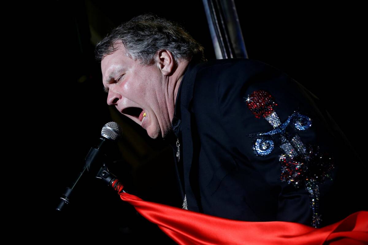 Singer Meat Loaf performs in support of Republican presidential candidate Mitt Romney at Defian ...