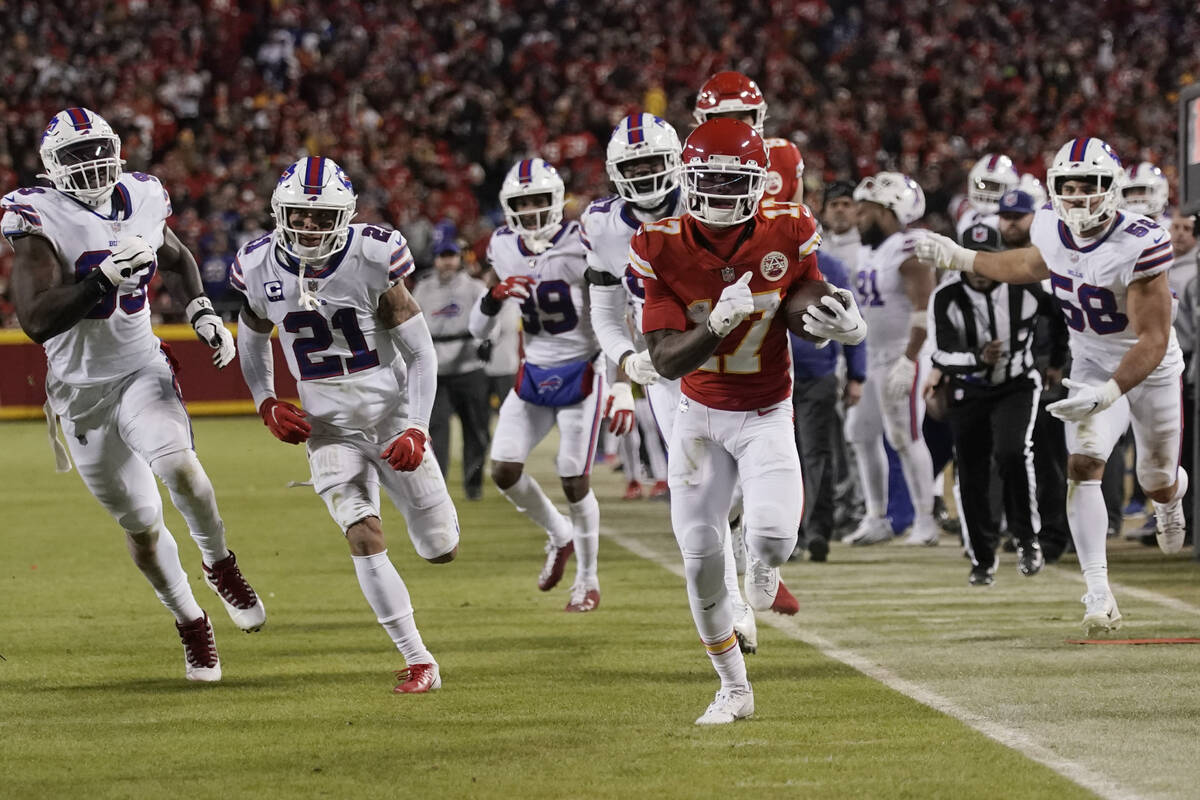 Kansas City Chiefs wide receiver Mecole Hardman (17) scores on a 25-yard touchdown run during t ...