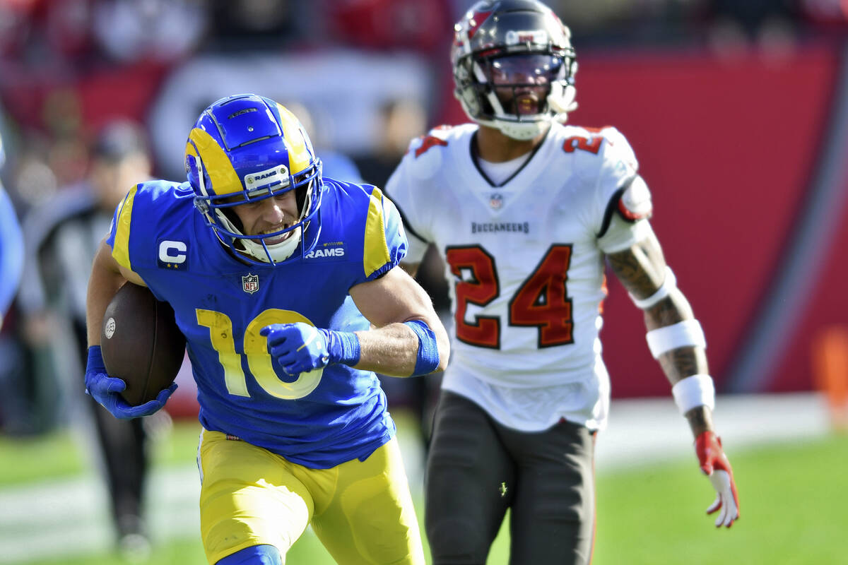 Los Angeles Rams wide receiver Cooper Kupp (10) scores past Tampa Bay Buccaneers cornerback Car ...