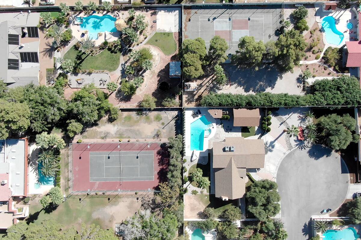 An aerial view of housing between Sahara Avenue and O'Bannon Drive in Las Vegas, Sept. 30, 2021 ...