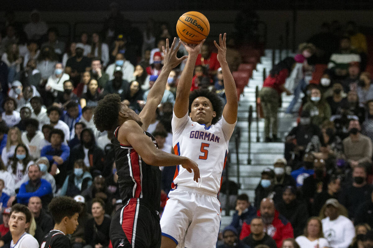 Bishop Gorman’s Darrion Williams (5) shoots against Liberty’s Joshua Jefferson, l ...