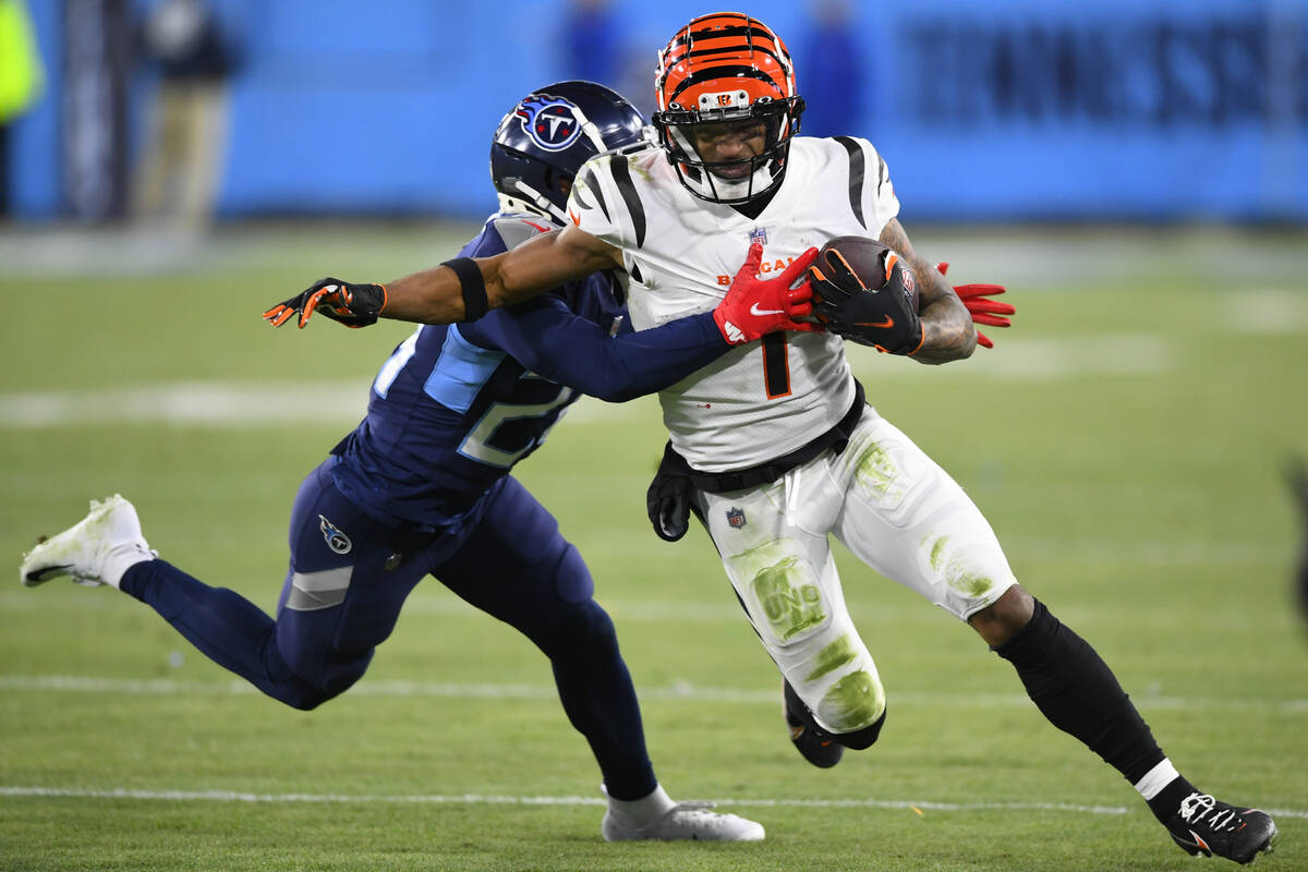 Tennessee Titans cornerback Janoris Jenkins (20) tackles Cincinnati Bengals wide receiver Ja'Ma ...