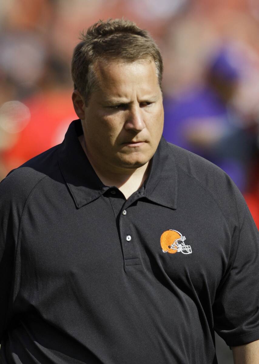 Cleveland Browns coach Eric Mangini walks off the field after a 34-20 loss to the Minnesota Vik ...