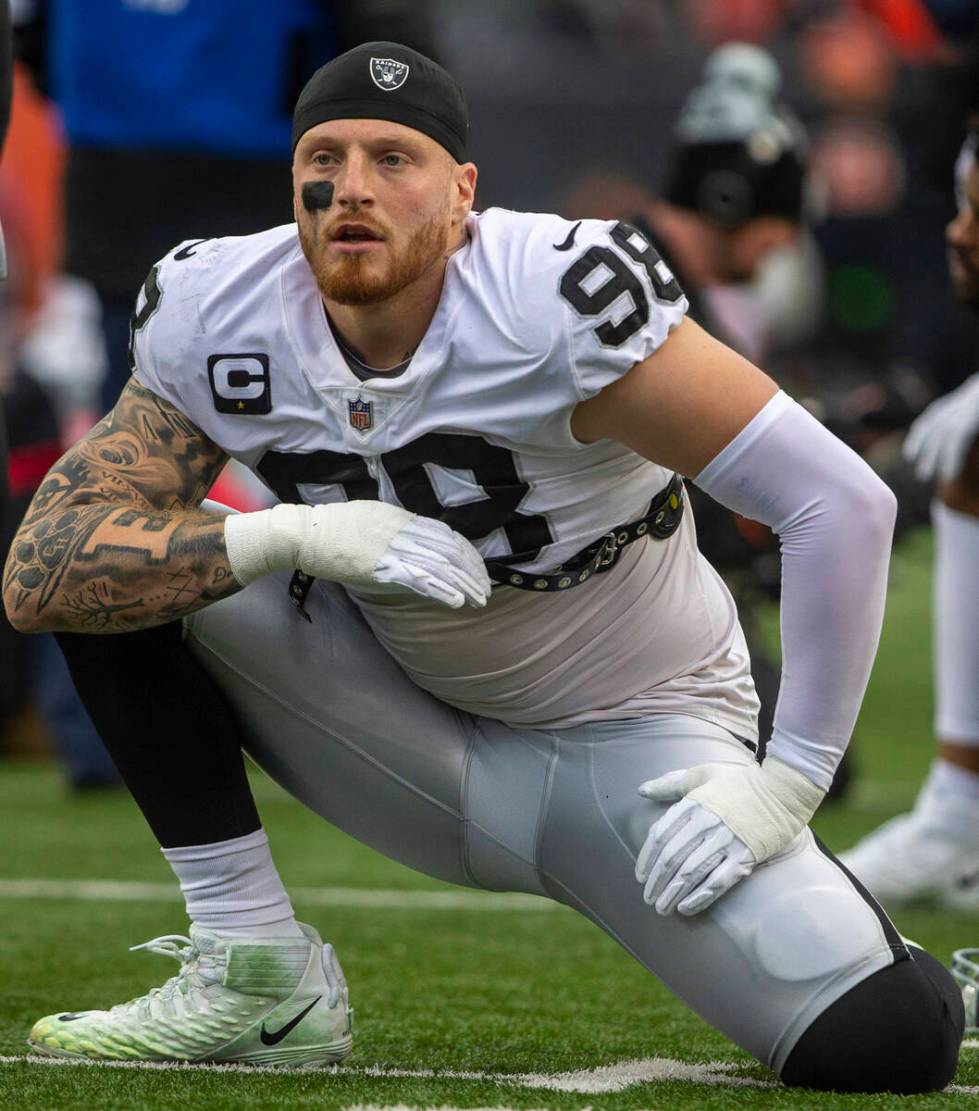 Raiders defensive end Maxx Crosby (98) stretches before an NFL playoff game against the Cincinn ...