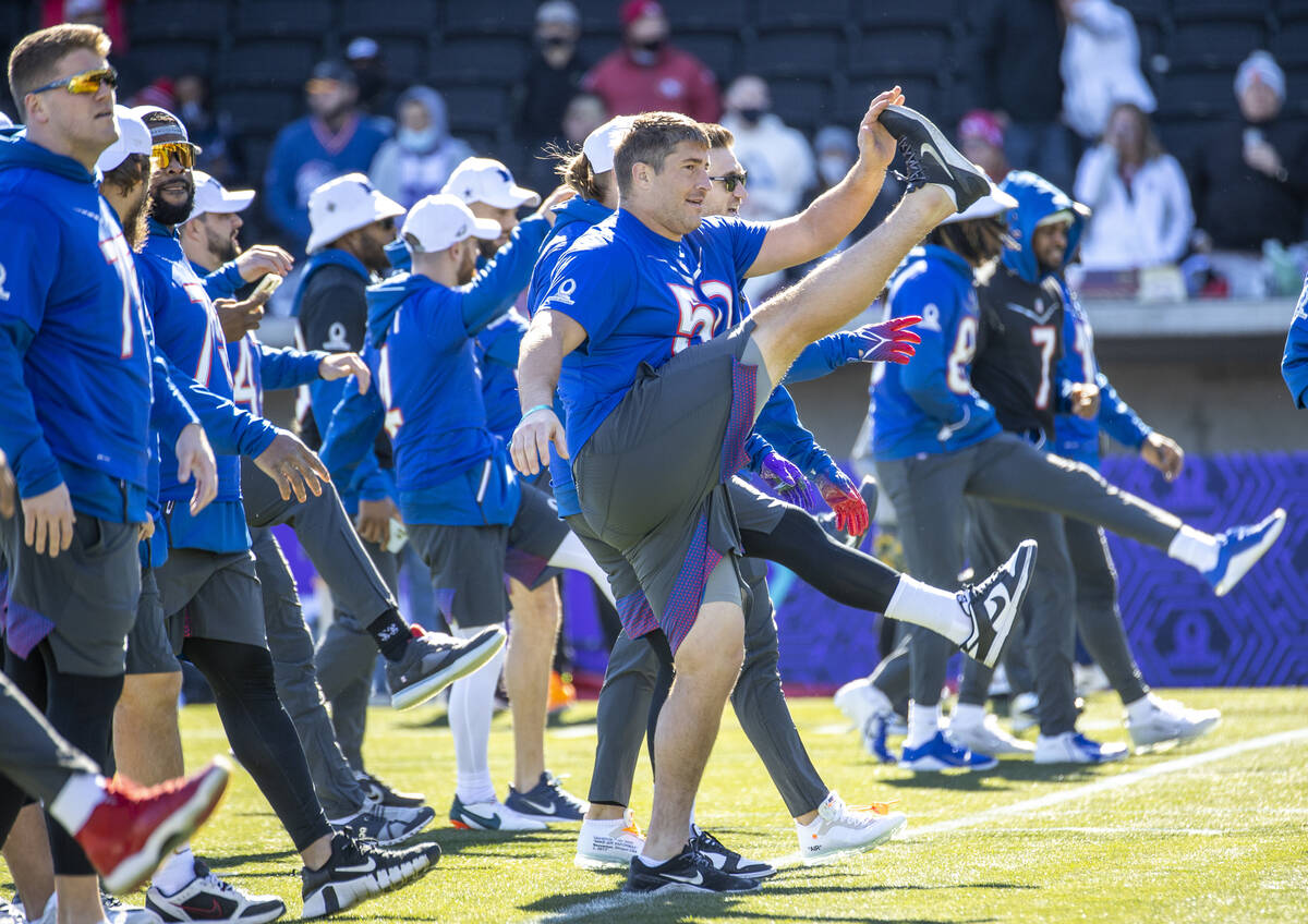 Tampa Bay Buccaneers lineman Vita Vea, center, stretches with teammates during the NFC Pro Bowl ...