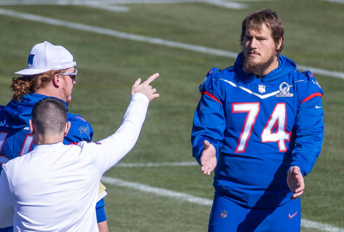 Tampa Bay Buccaneers guard Ali Marpet (74) cheers on teammates during NFC Pro Bowl players prac ...