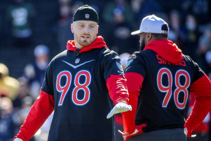 Raiders defensive end Maxx Crosby (98) talks with teammates during AFC Pro Bowl team practice a ...