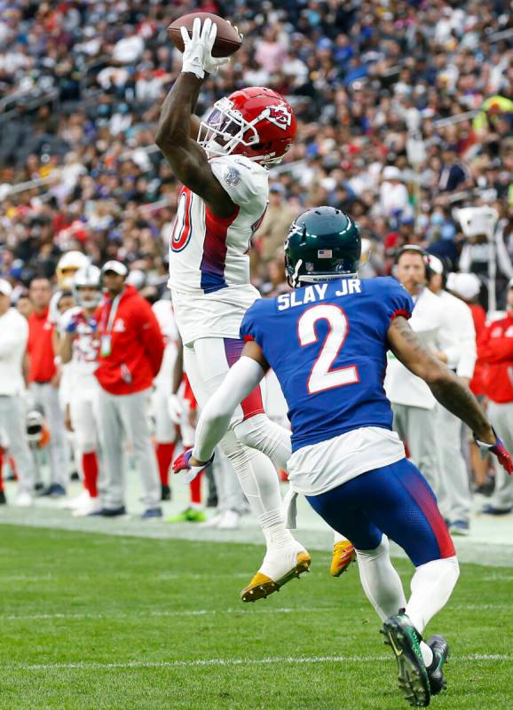 AFC wide receiver Tyreek Hill of the Kansas City Chiefs (10) catches the ball under pressure fr ...