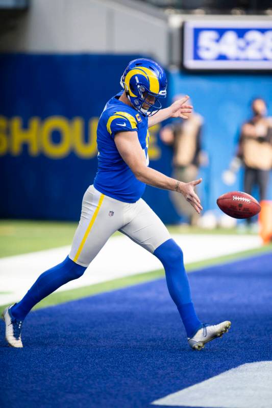 Los Angeles Rams punter Johnny Hekker (6) punts before an NFL football game against the San Fra ...