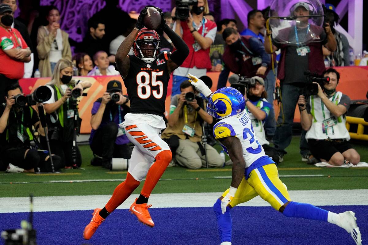 Cincinnati Bengals wide receiver Tee Higgins (85) pulls in a touchdown pass as Los Angeles Rams ...