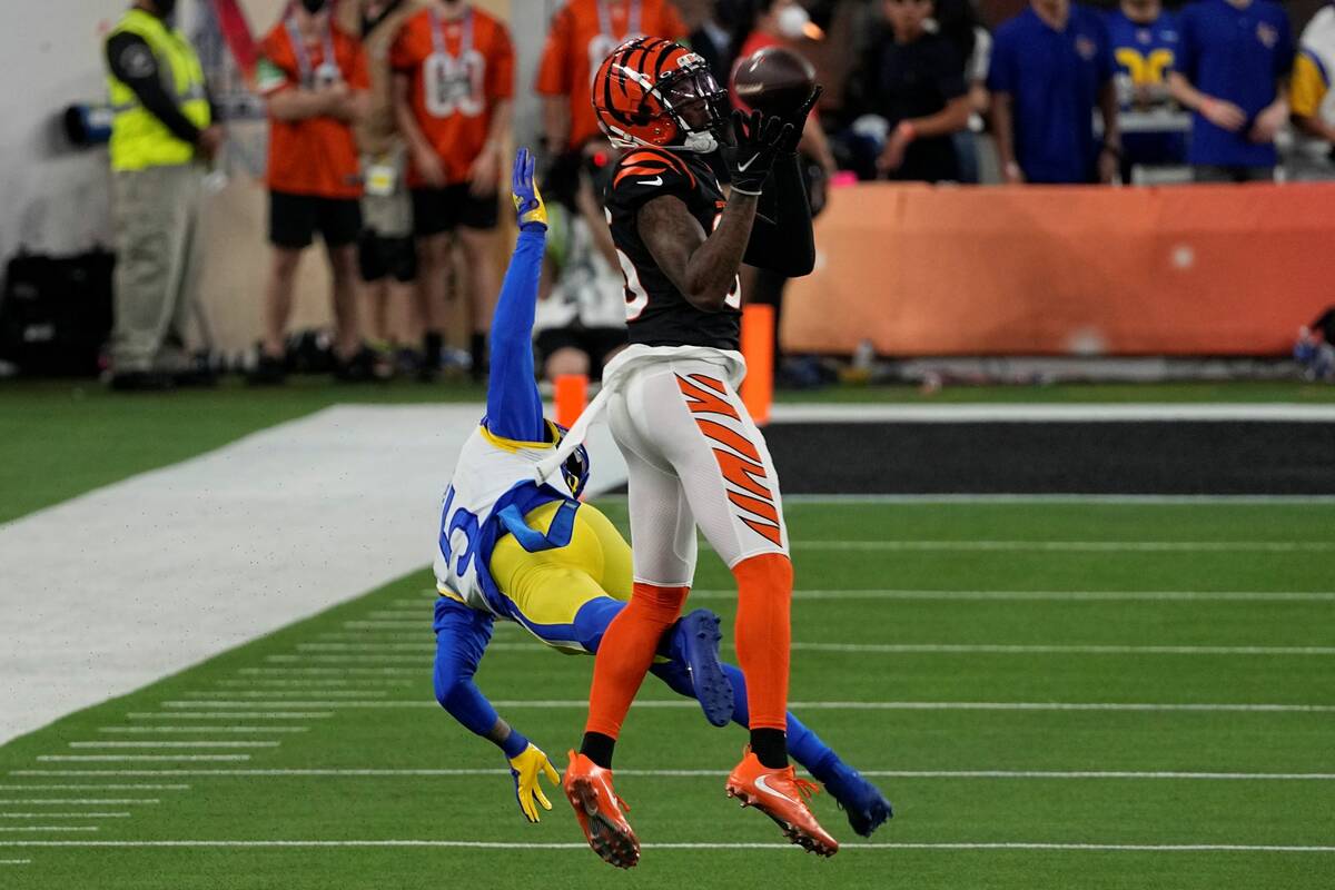 Cincinnati Bengals wide receiver Tee Higgins (85) pulls in a touchdown catch as Los Angeles Ram ...