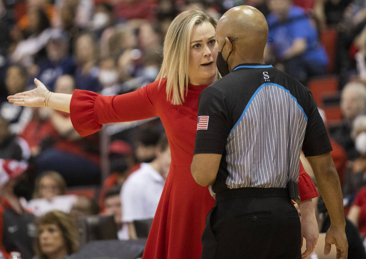 UNLV Lady Rebels head coach Lindy La Rocque argues a call in the second half during a women&#x2 ...