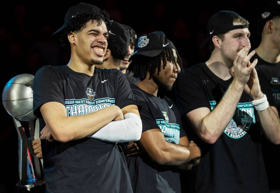 Las Vegas native and Gonzaga Bulldogs guard Julian Strawther, left, celebrates with teammates a ...