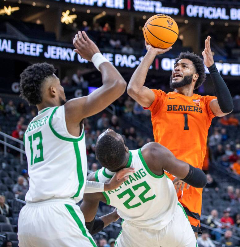 Oregon State Beavers forward Maurice Calloo (1) looks to get off a shot after colliding with Or ...