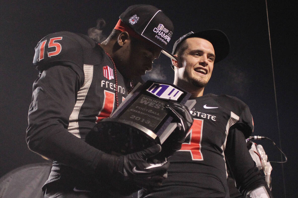 Fresno State's Davante Adams kisses the Mountain West trophy as Derek Carr looks on in the seco ...