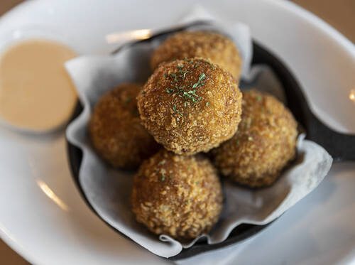 The Bacon Mac and Cheese Balls at Slaters 50/50 in Las Vegas. (Benjamin Hager/Las Vegas Review- ...