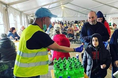Henderson resident David Pershica hands out supplies to Ukrainian refugees at a site in Warsaw, ...