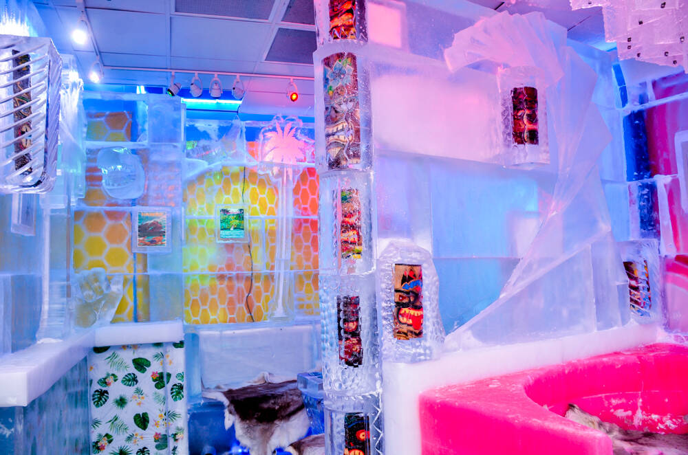 Surf and tiki-themed frozen art at Minus5° ICEBAR at Mandalay Bay. (Minus5° ICEBAR)