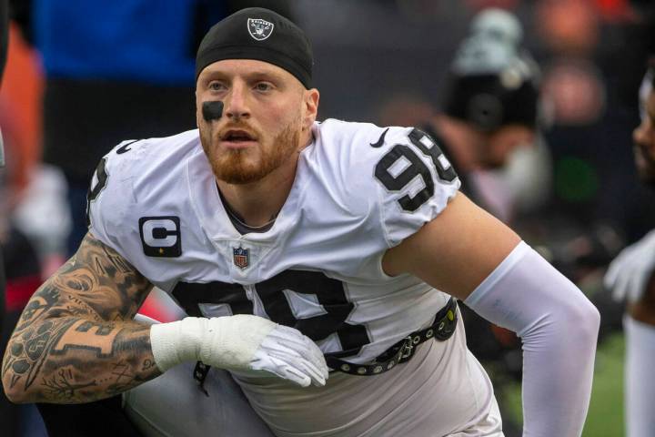 Raiders defensive end Maxx Crosby (98) stretches before an NFL playoff game against the Cincinn ...