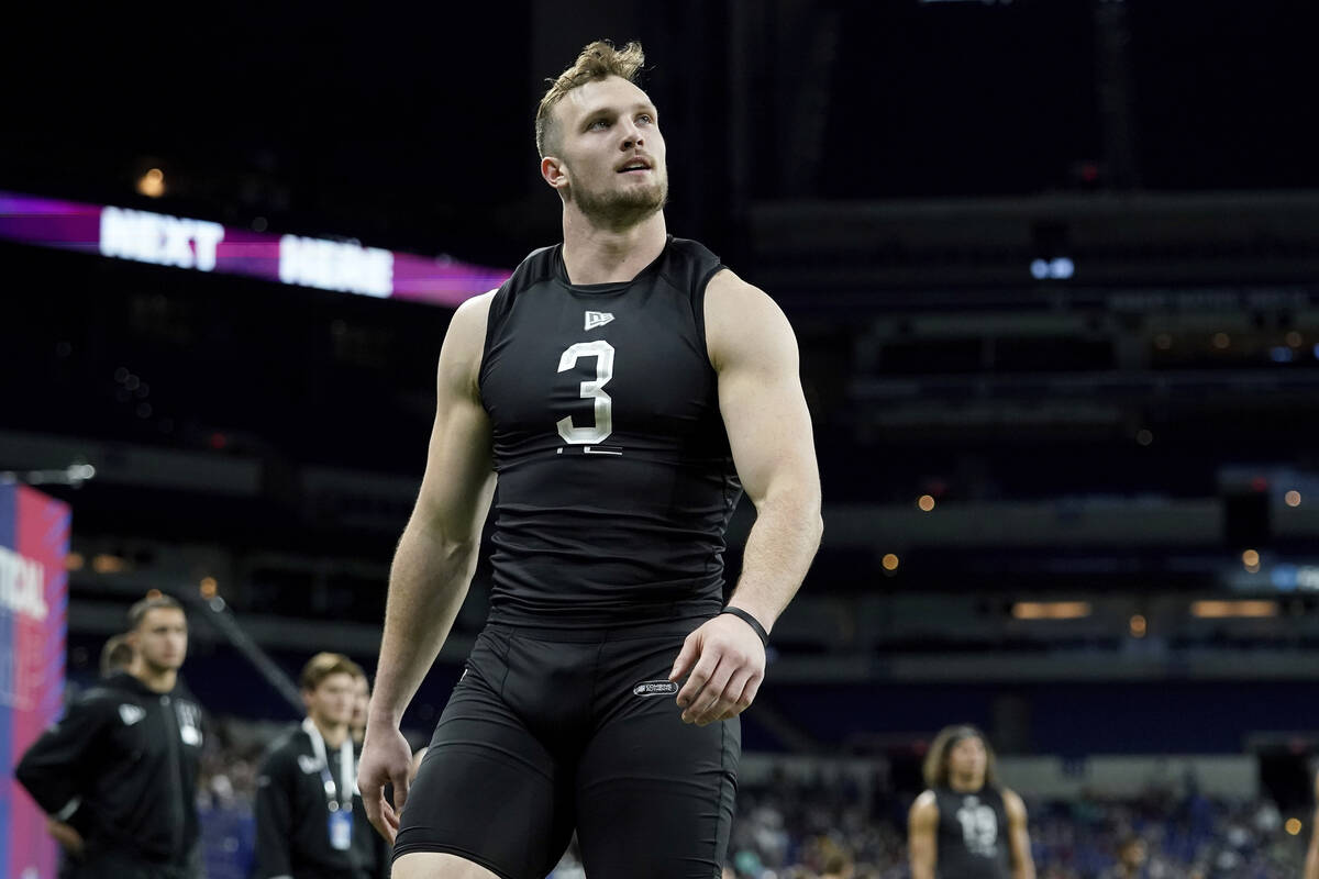 San Diego State tight end Daniel Bellinger (03) participates during drills at the NFL football ...