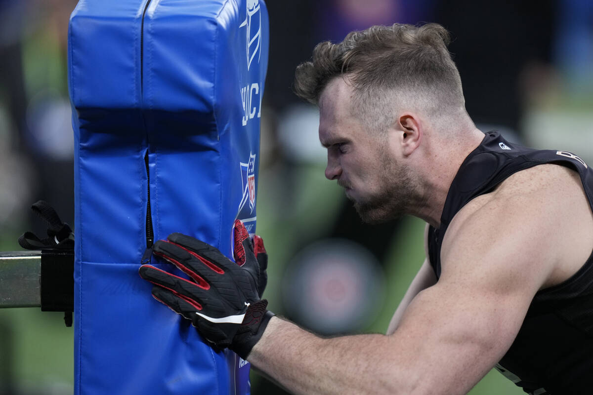 San Diego State tight end Daniel Bellinger (03) participates in a drill at the 2022 NFL Combine ...