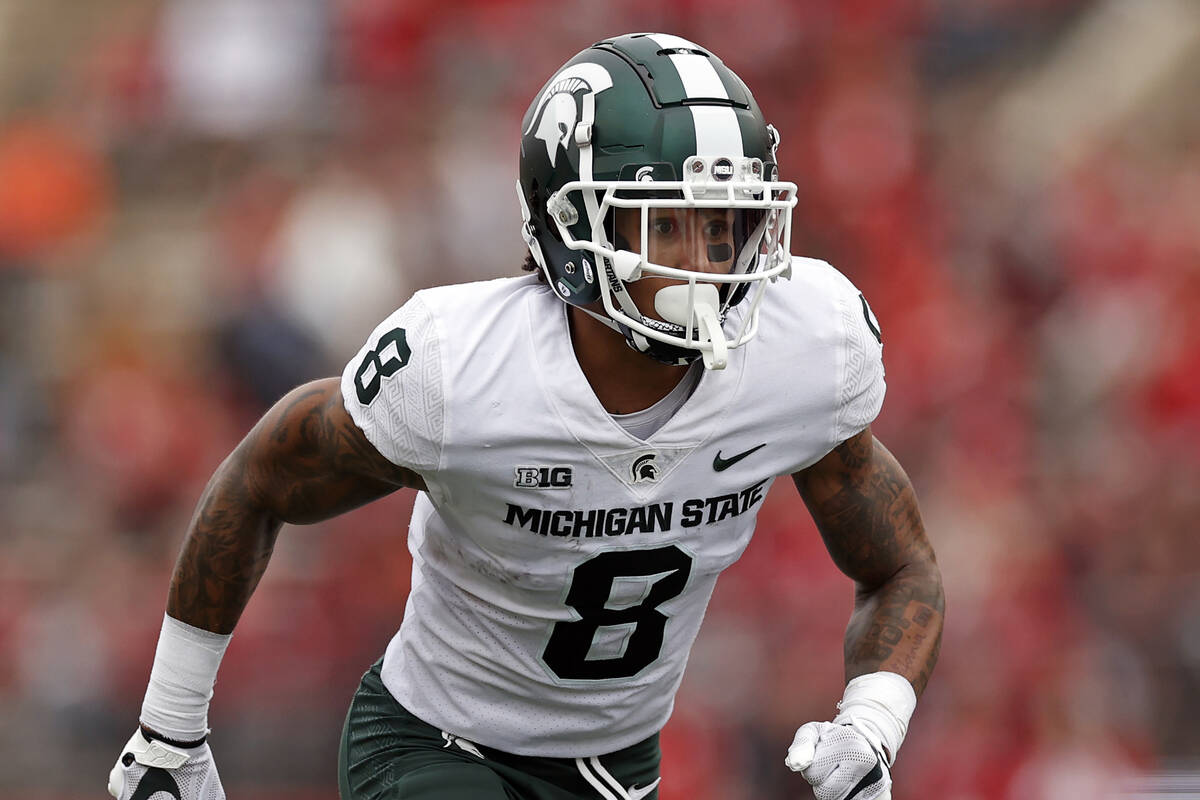 Michigan State wide receiver Jalen Nailor (8) runs against Rutgers during the first half of an ...