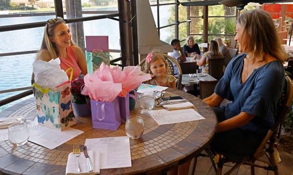 Arianna Pearson, left, talks with her daughter Chanelle, 3, and mother Priscilla Mills, everybo ...