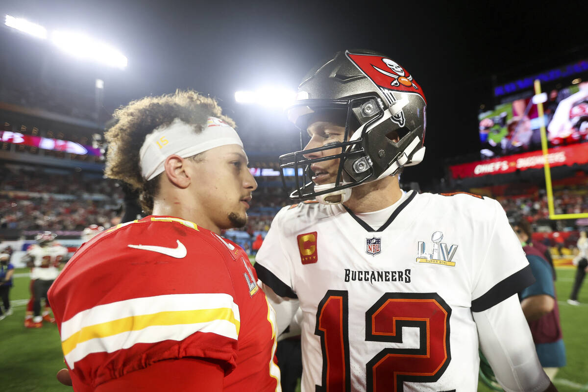 Kansas City Chiefs quarterback Patrick Mahomes (15) and Tampa Bay Buccaneers quarterback Tom Br ...