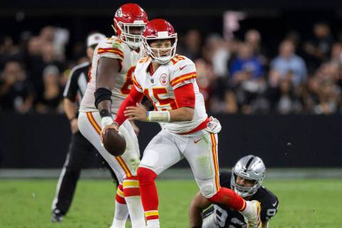 Kansas City Chiefs quarterback Patrick Mahomes (15) scrambles past Raiders defensive end Solomo ...