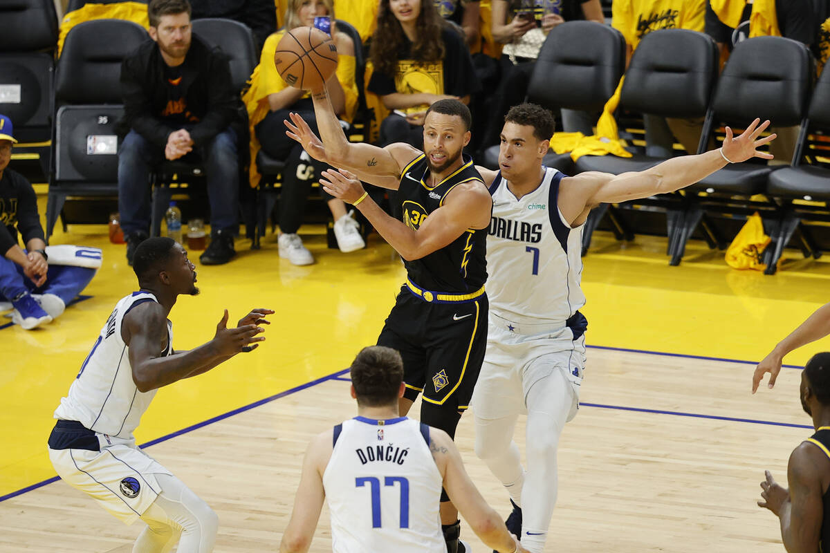 Golden State Warriors guard Stephen Curry, with ball, passes during the second half in Game 5 o ...