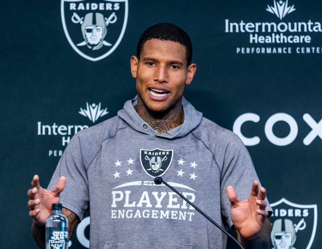 Raiders tight end Darren Waller talks during minicamp practice at the Raiders headquarters with ...