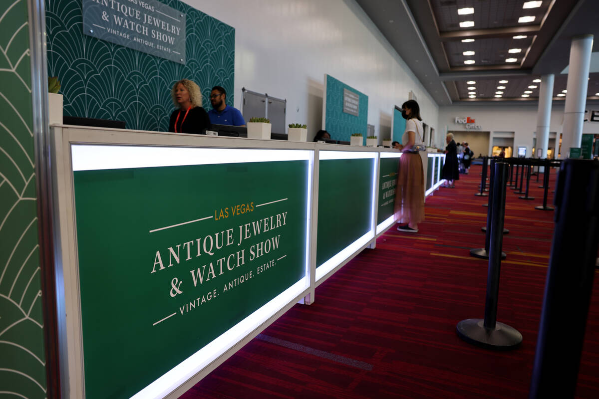 Conventioneers register for the Las Vegas Antique Jewelry and Watch Show at the Las Vegas Conve ...