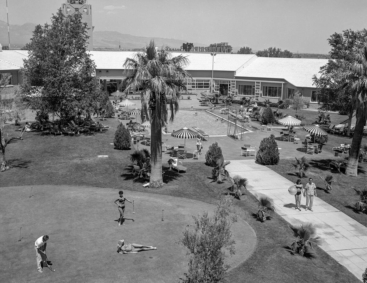 The Thunderbird Hotel pool on July 15, 1954. (Las Vegas News Bureau)