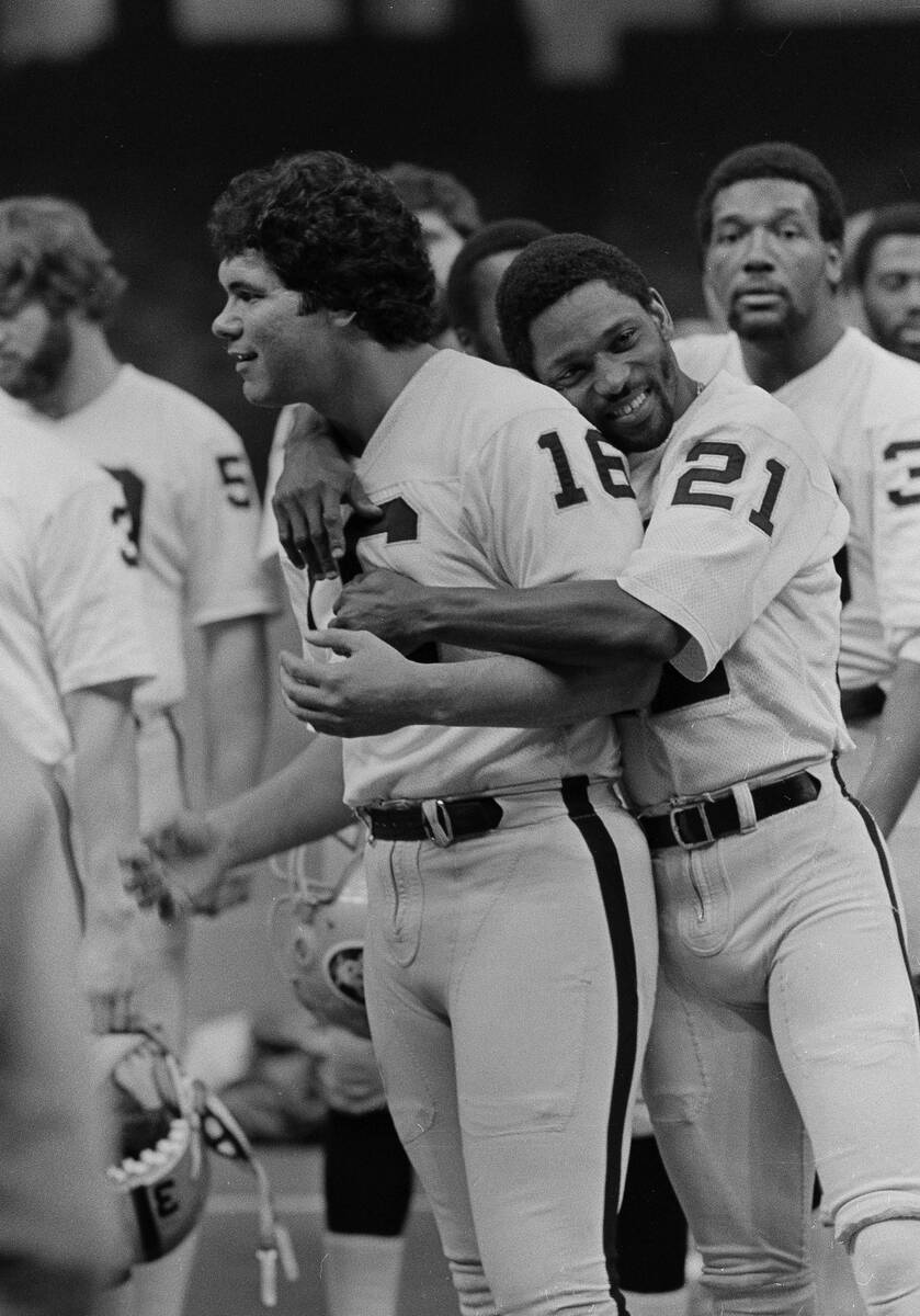 Oakland Raiders wide receiver Cliff Branch (21) embraces quarterback Jim Plunkett (16) as the R ...