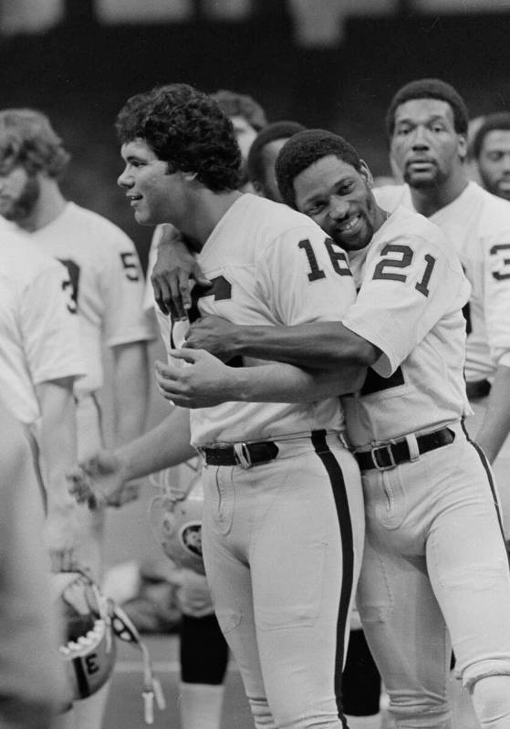 Oakland Raiders wide receiver Cliff Branch (21) embraces quarterback Jim Plunkett (16) as the R ...