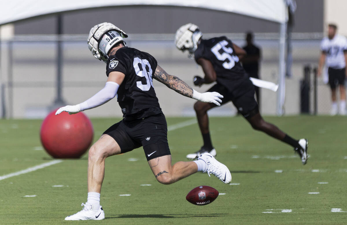 Raiders defensive ends Maxi Crosby (98) and Chandler Jones (55) run the drill during team's pra ...