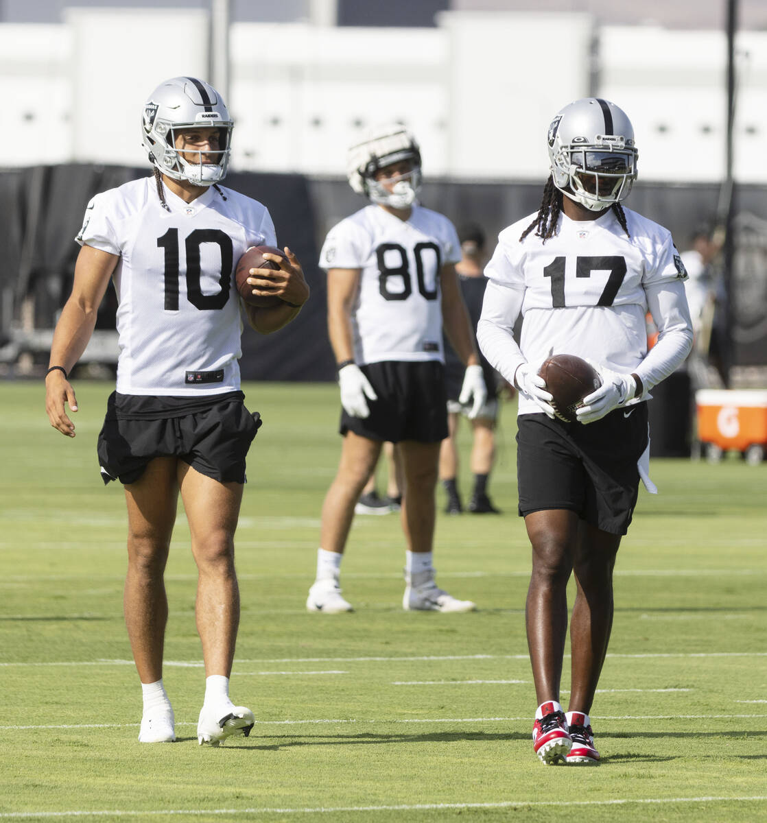 Raiders wide receivers Mack Hollins (10) tied end Jesper Horsted (80) and wide receiver Davante ...