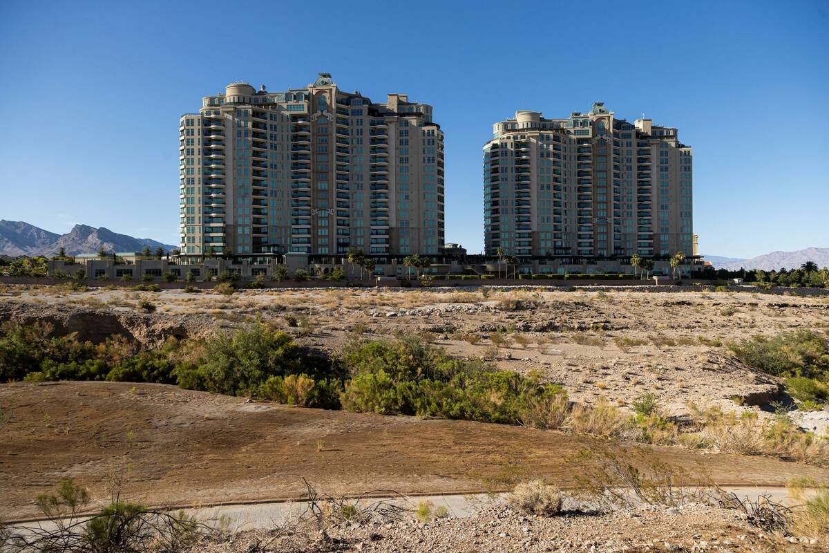 The land where the defunct Badlands golf course lies empty on Sept. 29, 2021, in Las Vegas. (Be ...