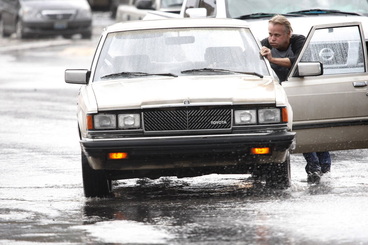 Ken Jackson, of Las Vegas, pushes his stalled Toyota Cressida along Eastern Avenue near U.S. Hi ...