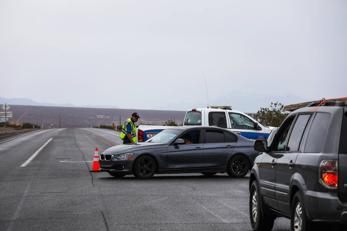 Gary Howes, with the Nye County Sheriff’s Office auxiliary team, guides traffic away from Sta ...