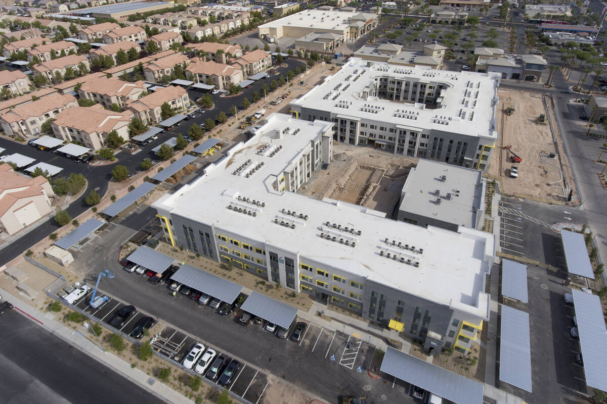Construction of the Ely at Fort Apache apartment complex on Wednesday, Aug. 3, 2022, in Las Veg ...