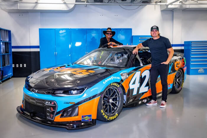 Las Vegas native Noah Gragson, right, was named the full-time driver for a NASCAR Cup Series te ...