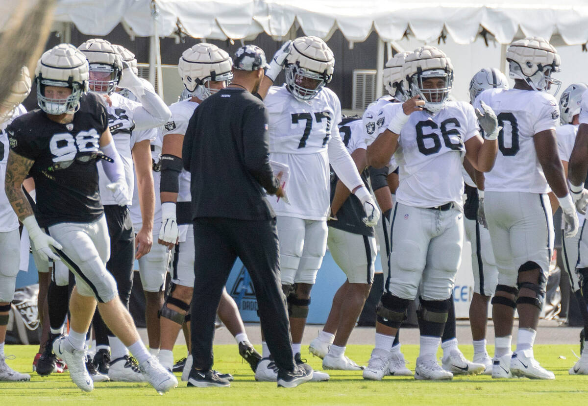 Raiders defensive end Maxx Crosby (98), offensive tackle Thayer Munford Jr. (77) and guard Dyla ...