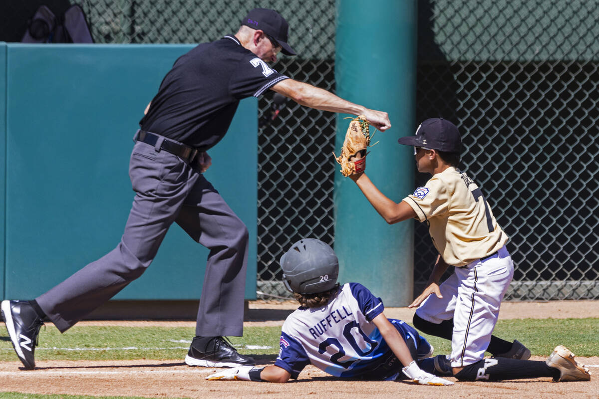Utah-Snow Canyon's center fielder Cody Ruffell (20) is forced out by Paseo Verde's third basema ...