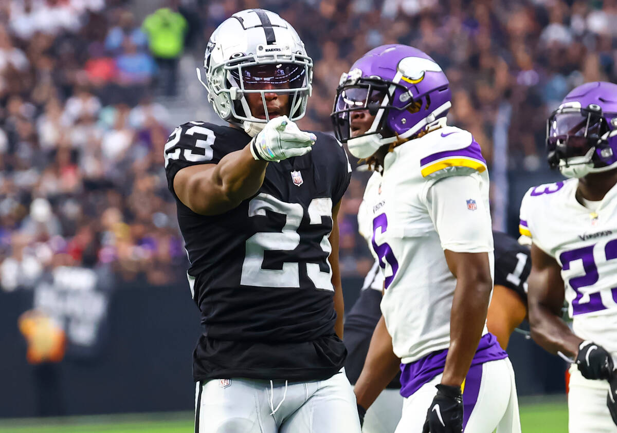 Raiders running back Kenyan Drake (23) reacts after a play against the Minnesota Vikings during ...