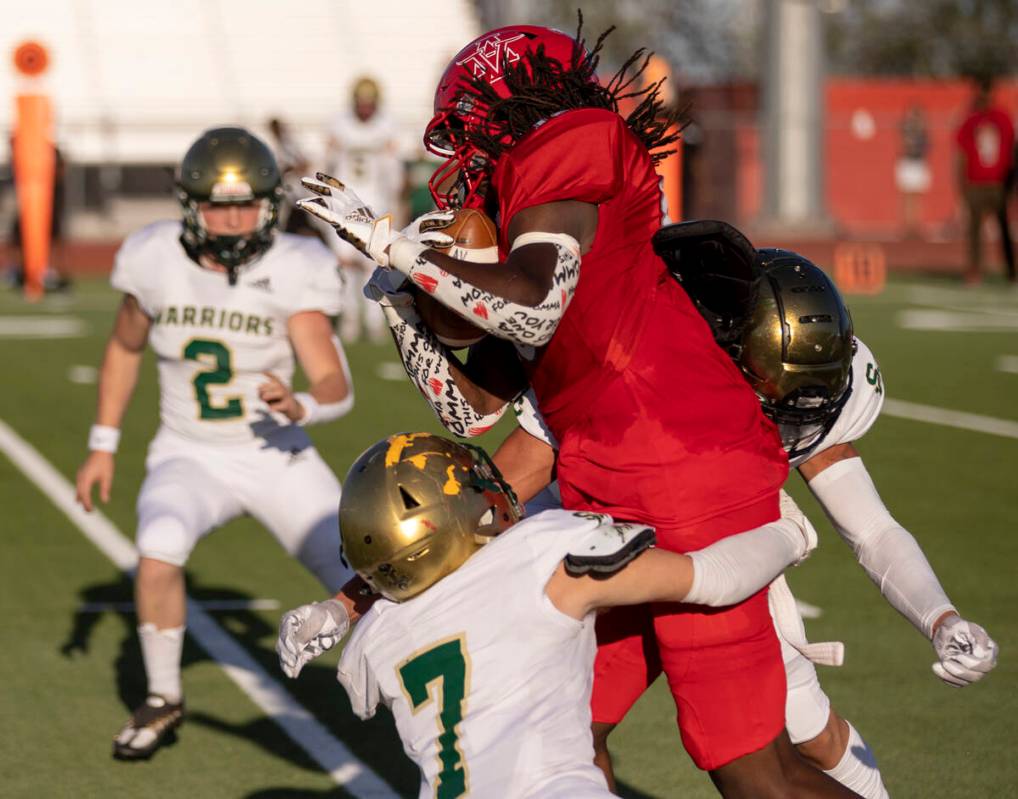 Snow Canyon's Brandon Gough (7) and Kolter Stuart (8) tackle Arbor View's David Washington (18) ...