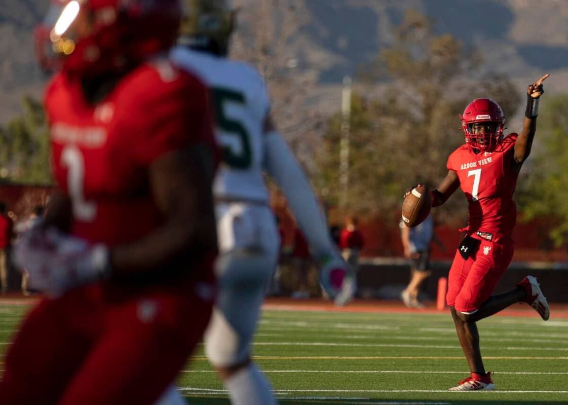 Arbor View's Michael Kearns (7) calls a play during their game against Snow Canyon High School ...